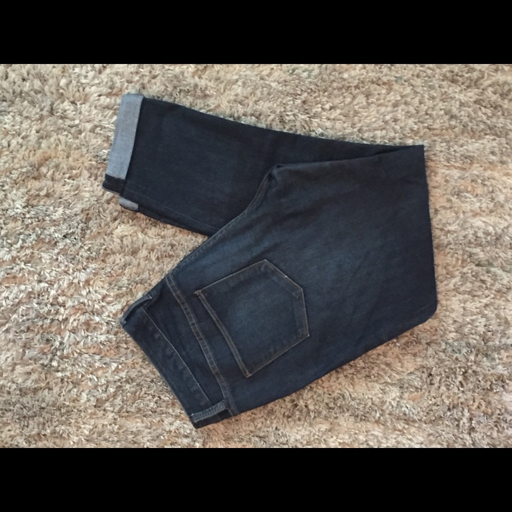 Dark wash, cropped ankle skinny jeans.